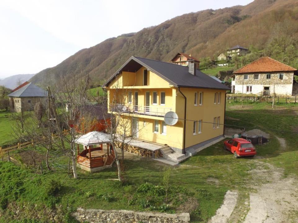 Dedushi Guesthouse &Wood Cabins-Camping Place Gusinje Extérieur photo
