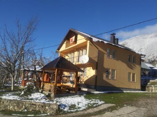 Dedushi Guesthouse &Wood Cabins-Camping Place Gusinje Extérieur photo
